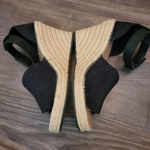 Toms Black and Tan Women Sandals - Picture 3 of 8